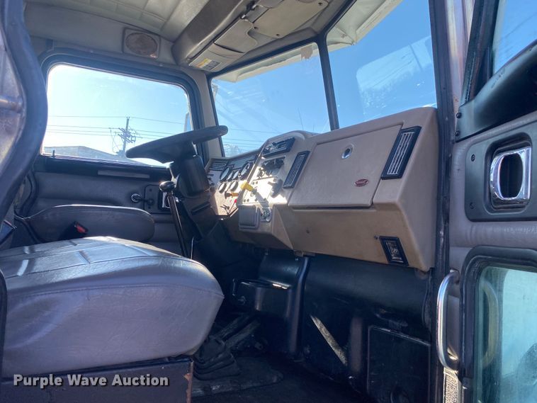 image for item DL7022 2008 Peterbilt 335  truck cab and chassis