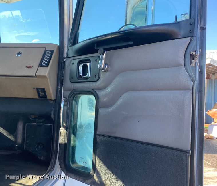 image for item DL7022 2008 Peterbilt 335  truck cab and chassis