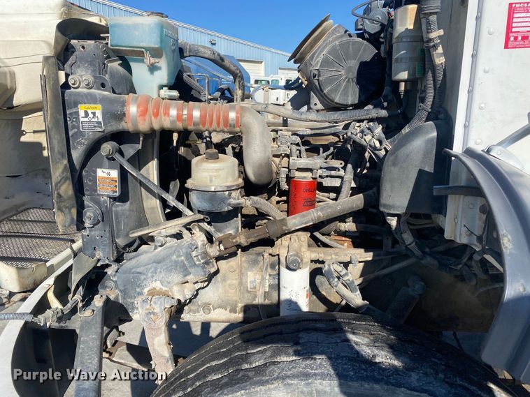 image for item DL7022 2008 Peterbilt 335  truck cab and chassis