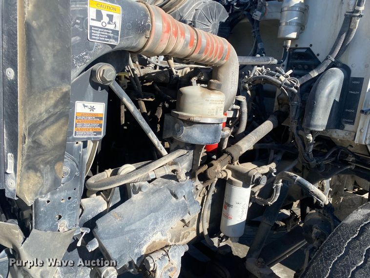 image for item DL7022 2008 Peterbilt 335  truck cab and chassis