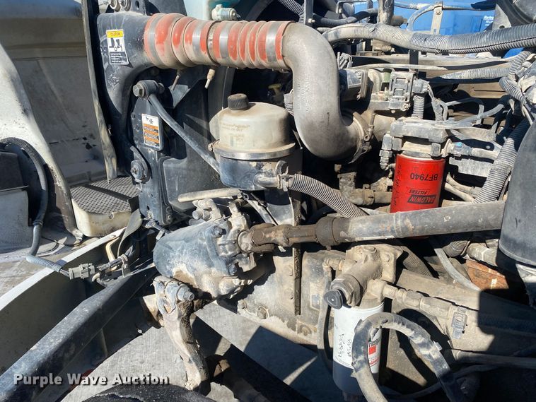 image for item DL7022 2008 Peterbilt 335  truck cab and chassis