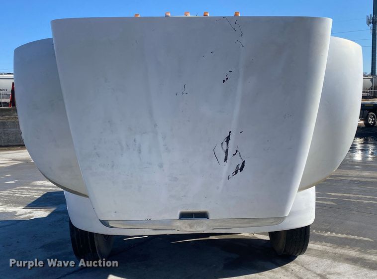 image for item DL7022 2008 Peterbilt 335  truck cab and chassis