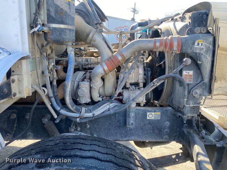 image for item DL7022 2008 Peterbilt 335  truck cab and chassis