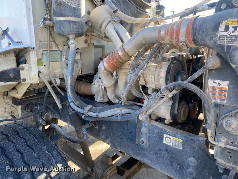 image for item DL7022 2008 Peterbilt 335  truck cab and chassis