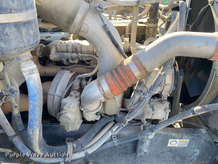 image for item DL7022 2008 Peterbilt 335  truck cab and chassis