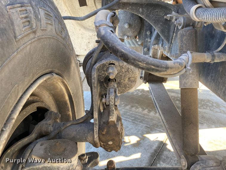 image for item DL7022 2008 Peterbilt 335  truck cab and chassis