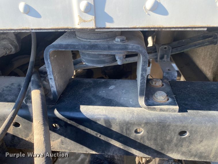 image for item DL7022 2008 Peterbilt 335  truck cab and chassis