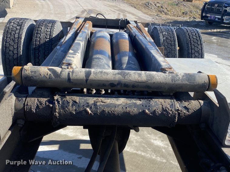 image for item DL7022 2008 Peterbilt 335  truck cab and chassis