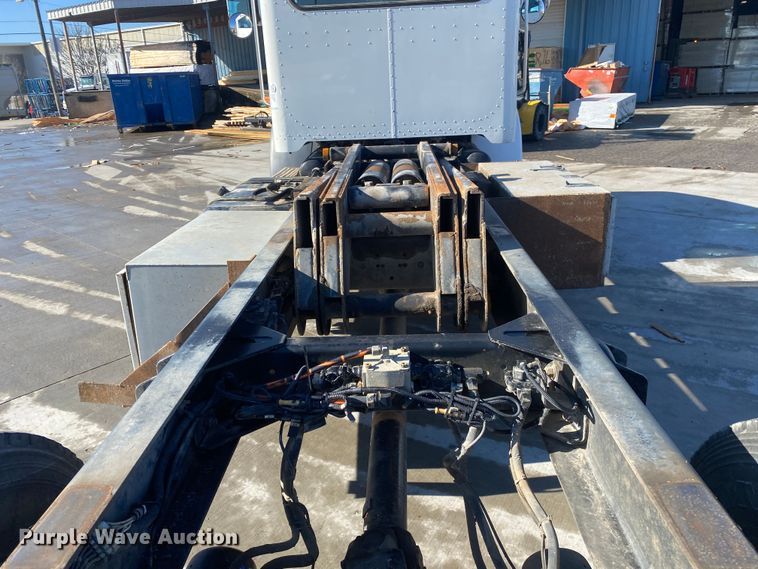 image for item DL7022 2008 Peterbilt 335  truck cab and chassis