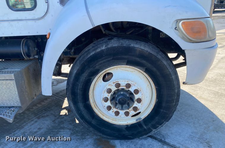 image for item DL7022 2008 Peterbilt 335  truck cab and chassis