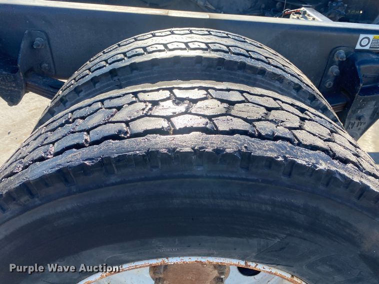 image for item DL7022 2008 Peterbilt 335  truck cab and chassis