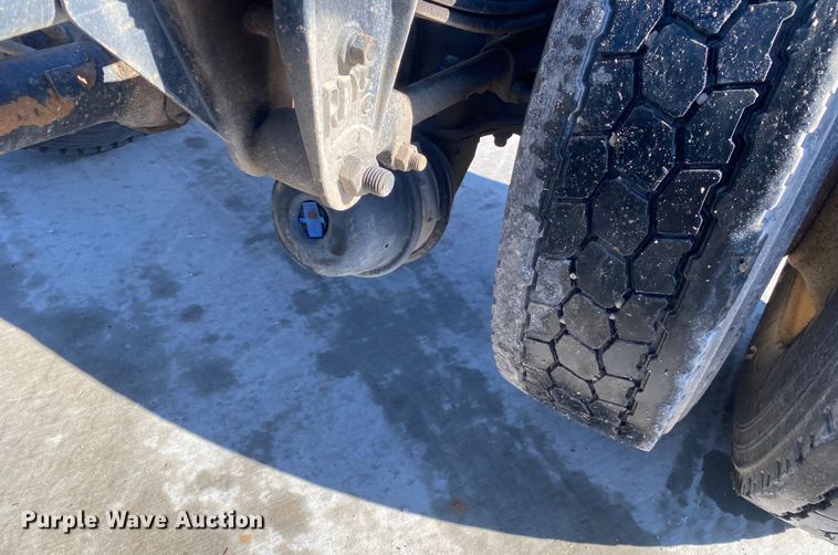 image for item DL7022 2008 Peterbilt 335  truck cab and chassis