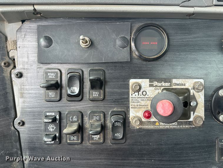 image for item DM2558 2005 Freightliner Columbia  semi truck