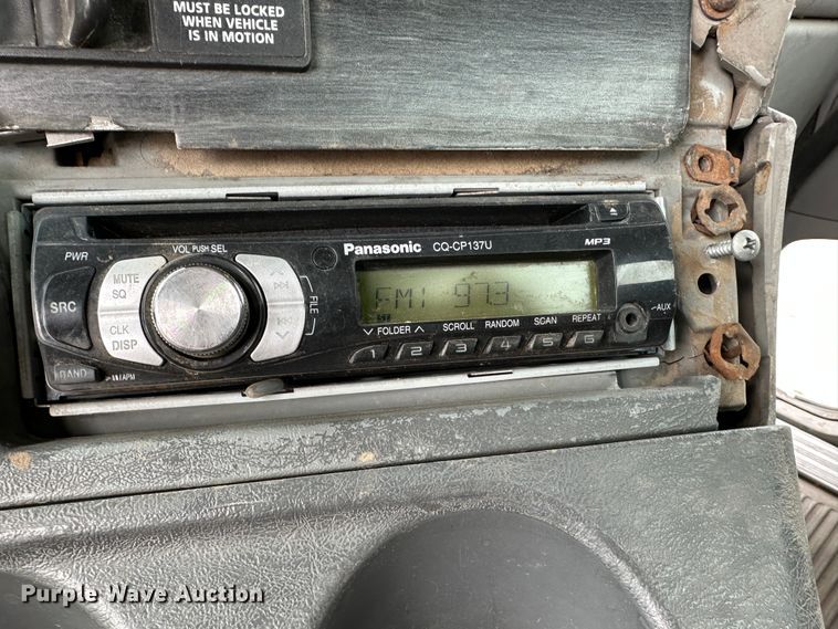 image for item DM2558 2005 Freightliner Columbia  semi truck