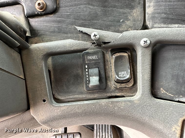 image for item DM2558 2005 Freightliner Columbia  semi truck