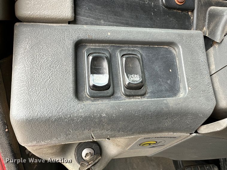 image for item DM2558 2005 Freightliner Columbia  semi truck