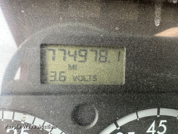 image for item DM2558 2005 Freightliner Columbia  semi truck