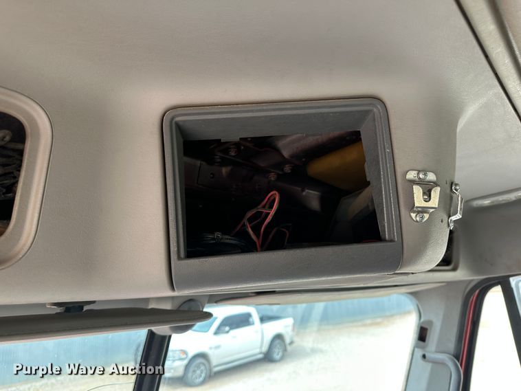 image for item DM2558 2005 Freightliner Columbia  semi truck