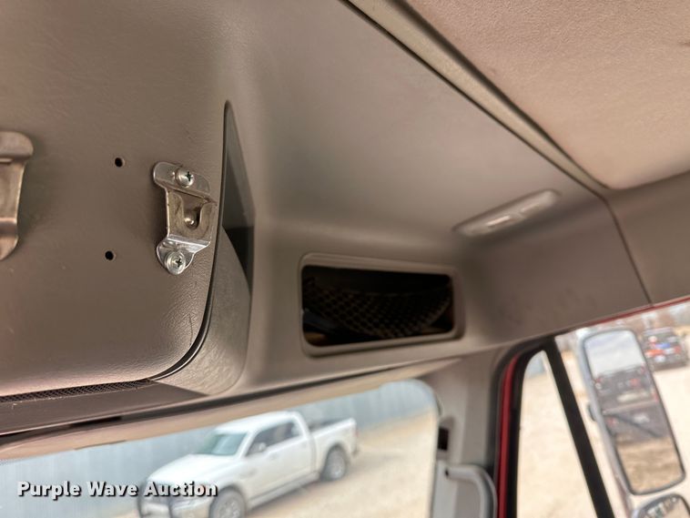 image for item DM2558 2005 Freightliner Columbia  semi truck