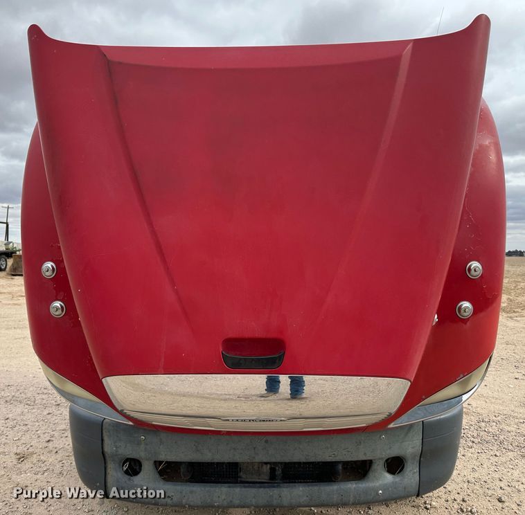 image for item DM2558 2005 Freightliner Columbia  semi truck