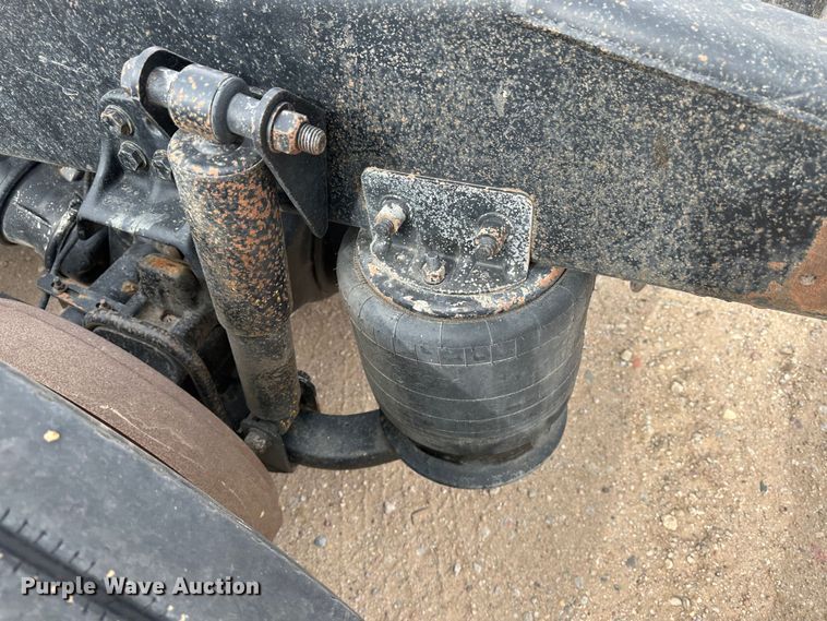 image for item DM2558 2005 Freightliner Columbia  semi truck