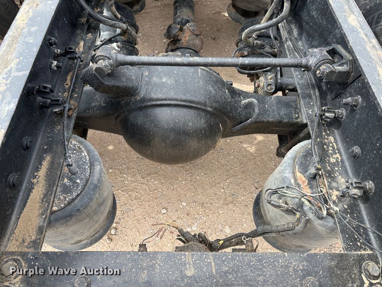 image for item DM2558 2005 Freightliner Columbia  semi truck