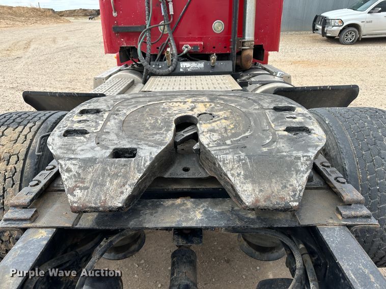 image for item DM2558 2005 Freightliner Columbia  semi truck