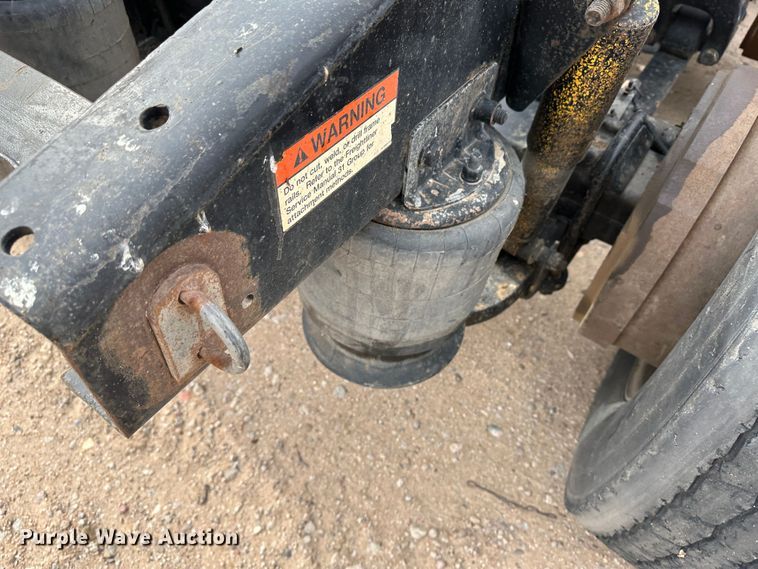 image for item DM2558 2005 Freightliner Columbia  semi truck