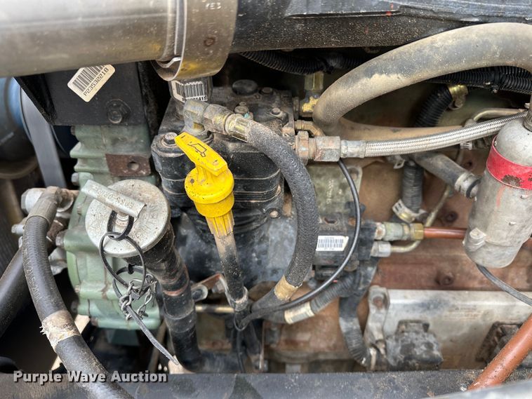 image for item DM2558 2005 Freightliner Columbia  semi truck