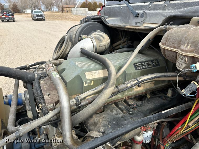 image for item DM2558 2005 Freightliner Columbia  semi truck