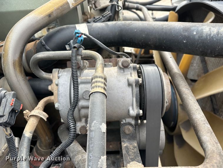 image for item DM2558 2005 Freightliner Columbia  semi truck