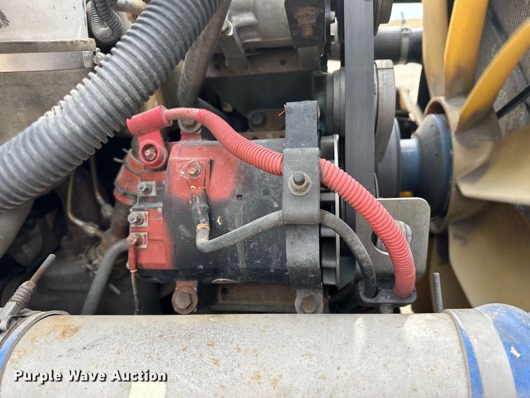 image for item DM2558 2005 Freightliner Columbia  semi truck