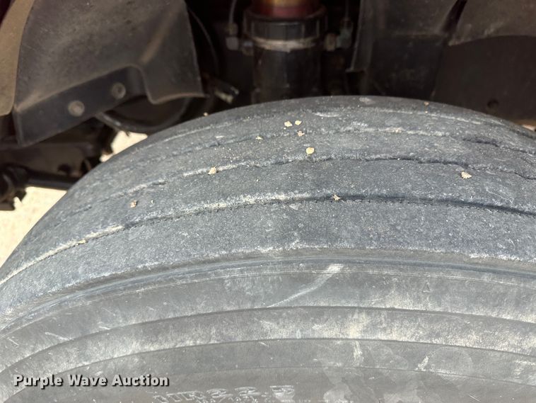 image for item DM2558 2005 Freightliner Columbia  semi truck