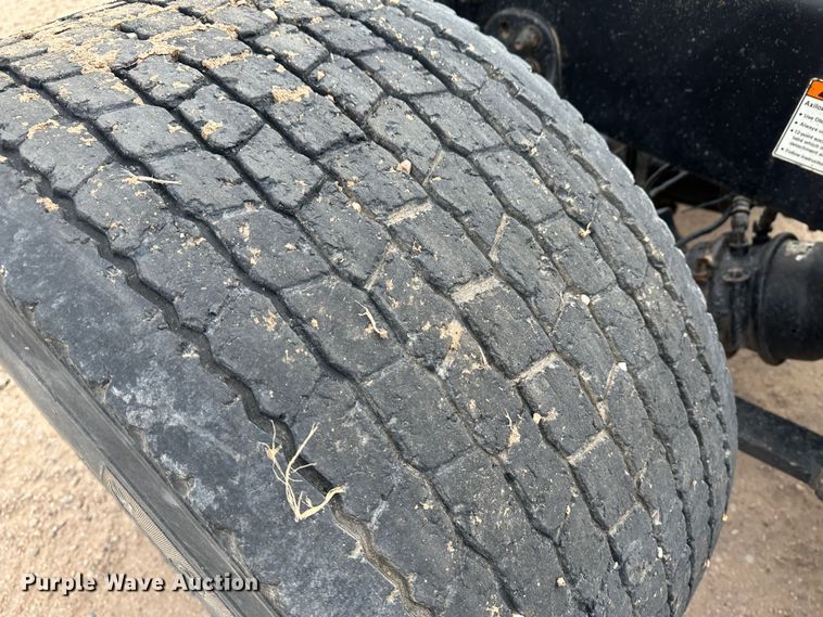 image for item DM2558 2005 Freightliner Columbia  semi truck