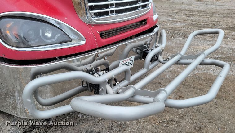 image for item DM8224 2005 Freightliner Columbia  semi truck