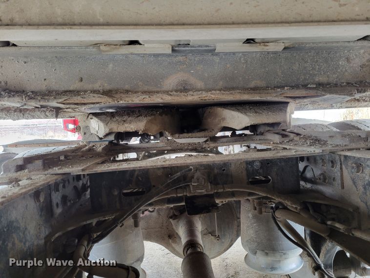 image for item DM8224 2005 Freightliner Columbia  semi truck