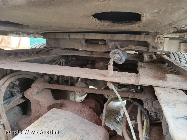 image for item DM8224 2005 Freightliner Columbia  semi truck