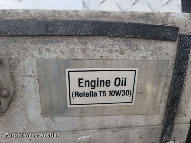 image for item DM8224 2005 Freightliner Columbia  semi truck