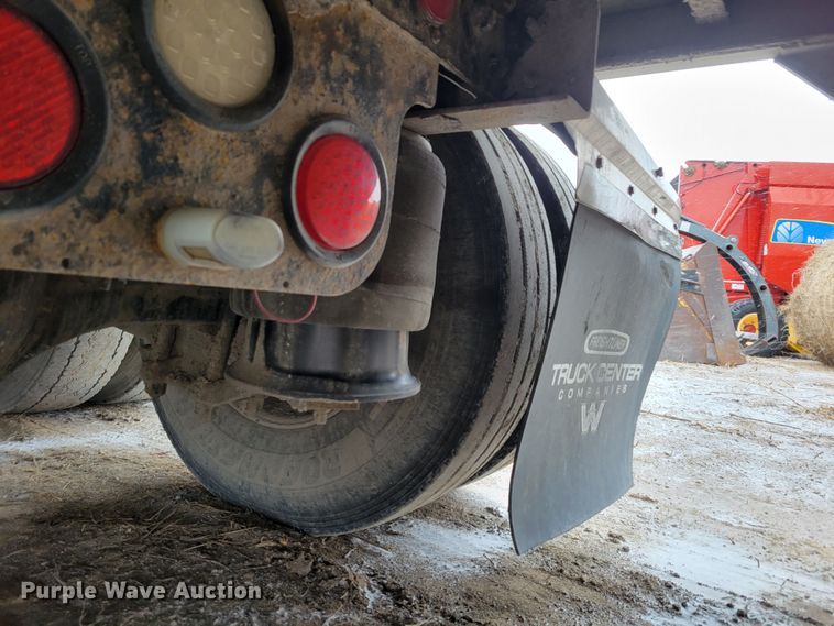 image for item DM8224 2005 Freightliner Columbia  semi truck