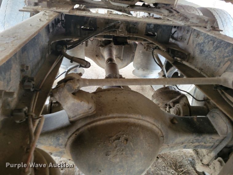 image for item DM8224 2005 Freightliner Columbia  semi truck