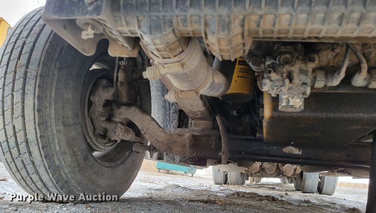 image for item DM8224 2005 Freightliner Columbia  semi truck