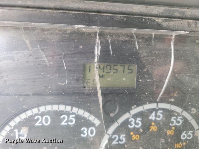 image for item DM8224 2005 Freightliner Columbia  semi truck