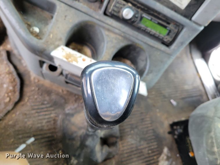 image for item DM8224 2005 Freightliner Columbia  semi truck