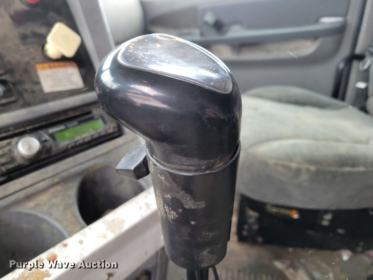 image for item DM8224 2005 Freightliner Columbia  semi truck