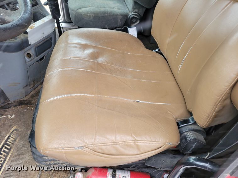 image for item DM8224 2005 Freightliner Columbia  semi truck