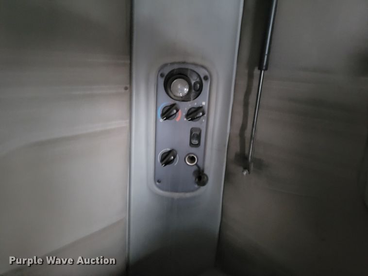 image for item DM8224 2005 Freightliner Columbia  semi truck