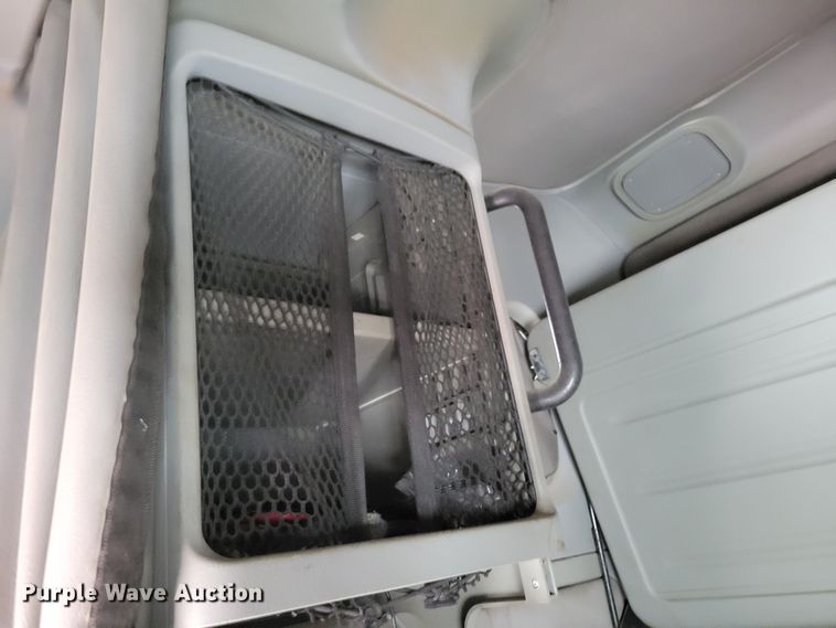 image for item DM8224 2005 Freightliner Columbia  semi truck