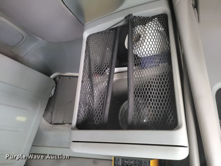 image for item DM8224 2005 Freightliner Columbia  semi truck