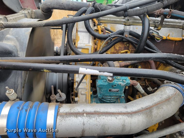 image for item DM8224 2005 Freightliner Columbia  semi truck