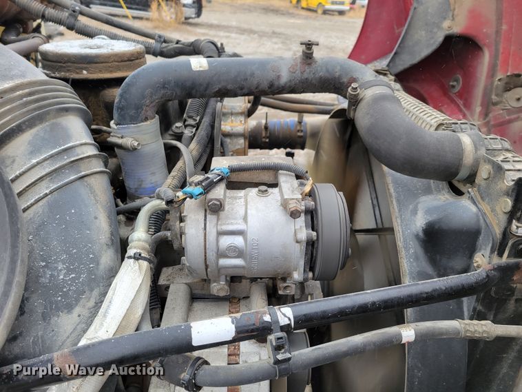 image for item DM8224 2005 Freightliner Columbia  semi truck